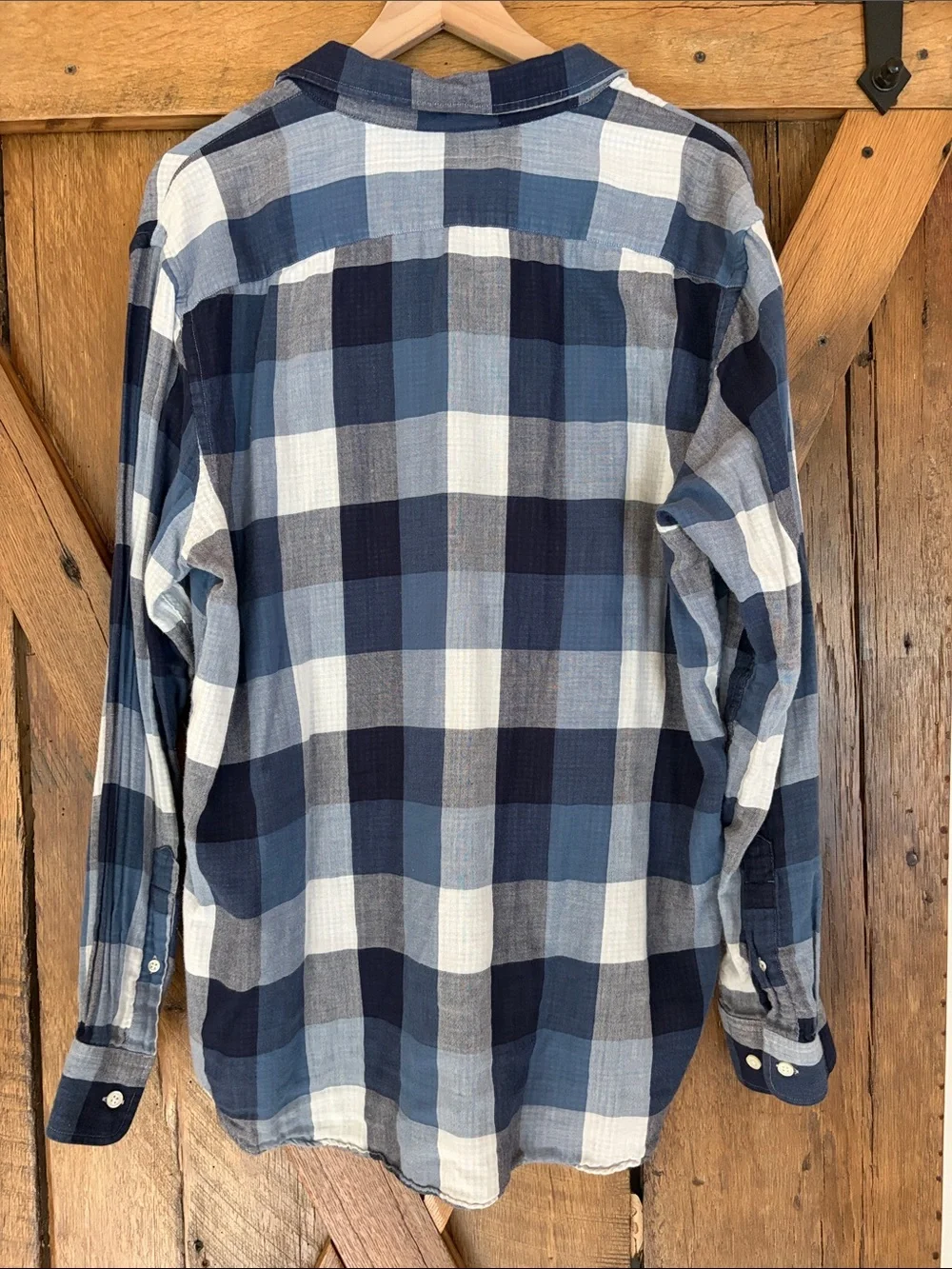 Banana Republic Men's Lg/Standard Fit Navy & Light Blue Plaid Button-Down Shirt